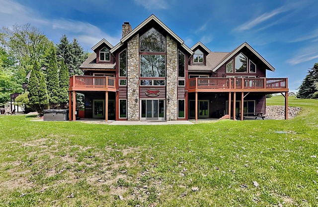 Red Fox | Pet Friendly, Lakefront, Community Golf!