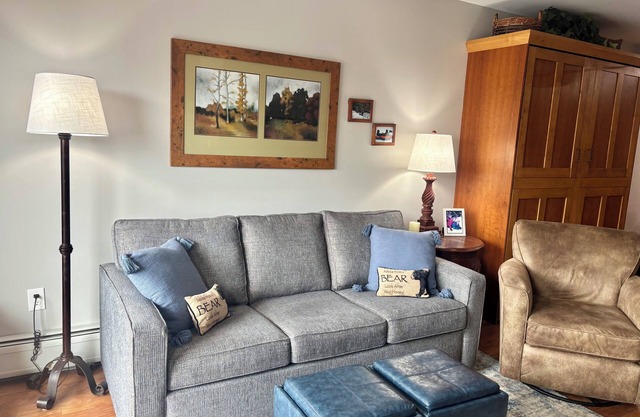 Red Hawk REMODELED 1140 sq ft, FEELS like a 3 BEDROOM, 2 bed, 3 bath with Murphy