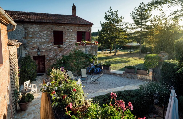 Red Heart - relax with those you love in Tuscany.