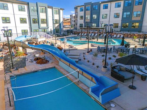 Red Rock Oasis - Brand New Home 3-Bed Sleeps 10