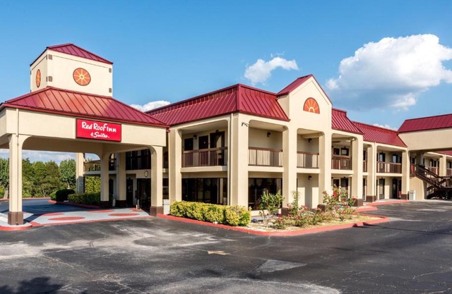Red Roof Inn & Suites Clinton, TN
