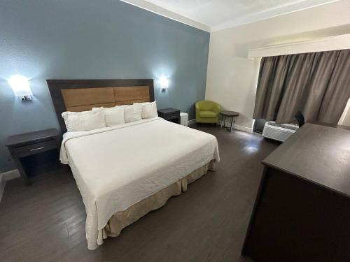 Red Roof PLUS Fort Myers