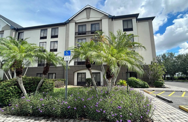 Red Roof PLUS+ Fort Myers