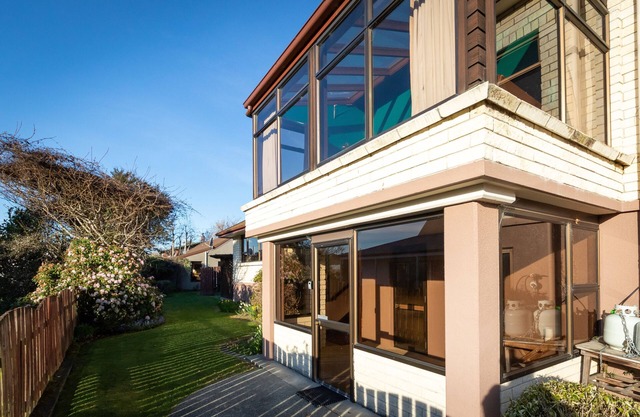 Redcliff House - Te Anau Holiday Home