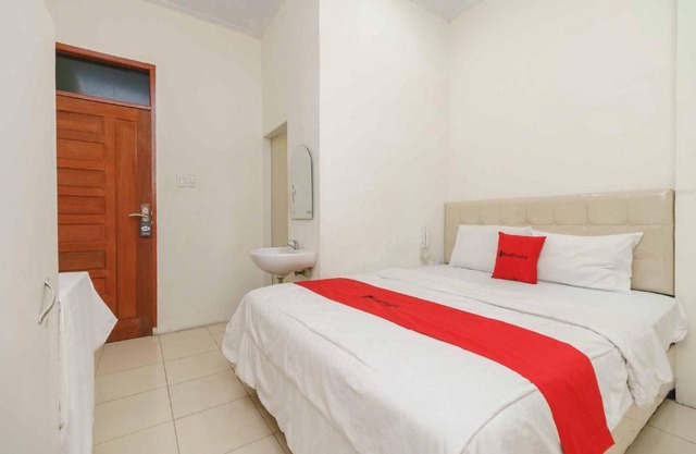 RedDoorz @ Haraito Tarutung