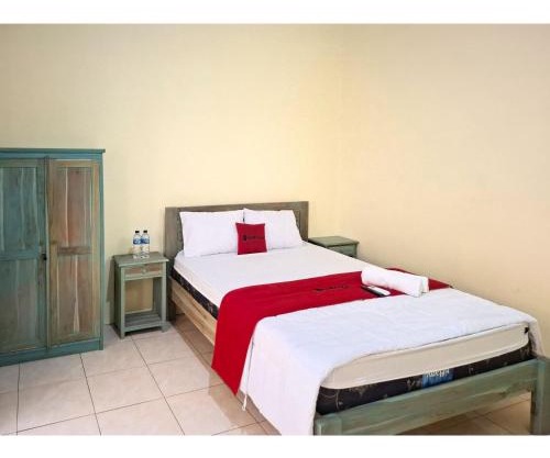 RedDoorz near Alun Alun Jepara