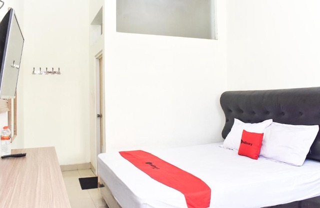 RedDoorz near Alun Alun Wonosobo