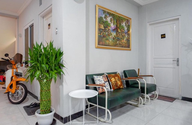 RedDoorz near Jalan Adi Sucipto Solo