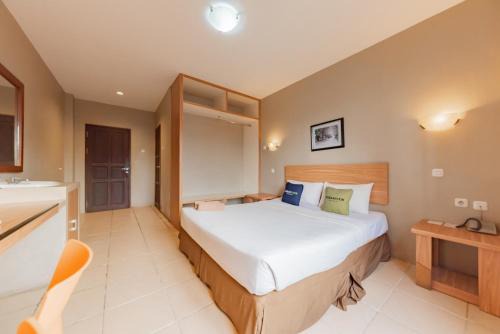 RedDoorz Plus at Hotel Ulin Samarinda