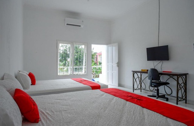 RedDoorz Syariah near UMS Solo