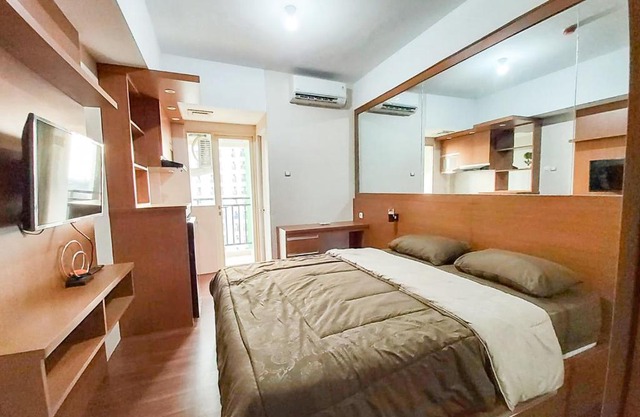 RedLiving Apartemen Green Lake View Ciputat - Juragan Rooms Tower B with Fast Wifi