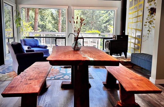 Redwoods & Waves- An experience. Disc Golf, Putting Green, Beach toys, sleeps 6