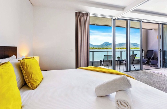 Reef@Harbour Lights, Pool,Sauna & Gym