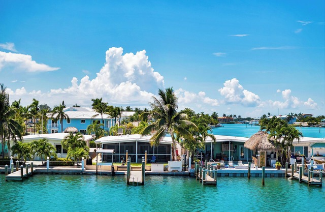 Reel and Relax-Key Colony Beach 2BR, Cabana Club, 40’ dock & 5 min to Atlantic