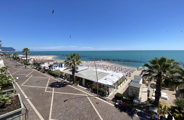 Ref. 47 Summer – rental – Three bedroom apartment on promenade