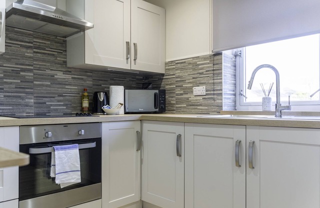 Refreshing Modern Apartment in Lanark