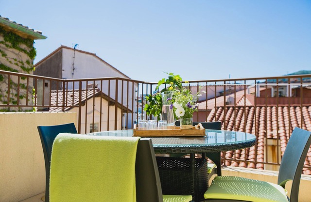 Regina's Banyuls - Terrace apartment with a view, 100 m from beach