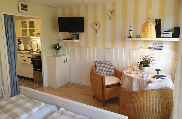 Reichenau Island, indoor pool & sauna for free, Wi-Fi, lake 200 m, Konstanz 7 km