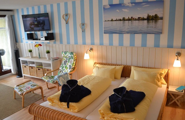 Reichenau island, free indoor pool & sauna, WLAN, partial lake view, Constance 7 km