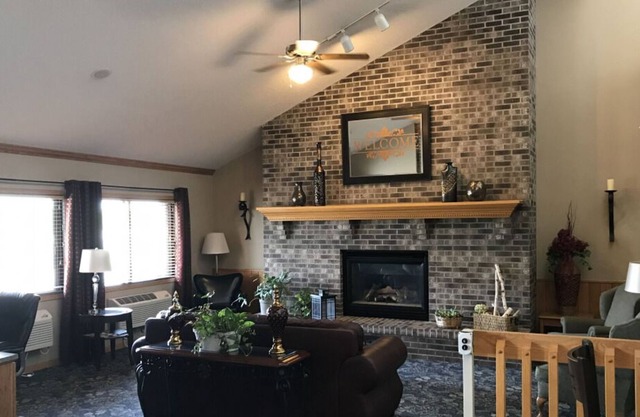 Relax and Recharge! 3 Pet-friendly Units, Free Parking, Near Stanley Theatre