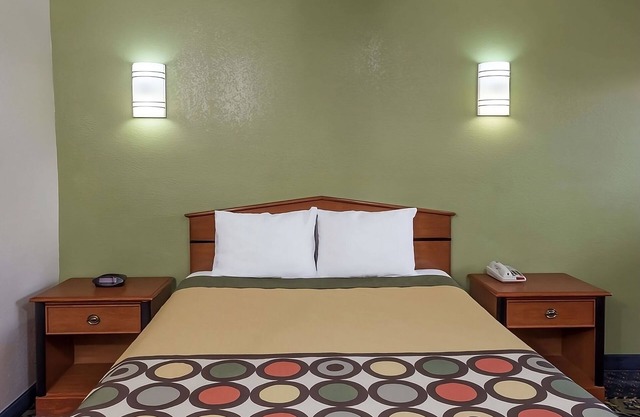 Relax and Recharge in Knights Inn Franklin Ave Waco! Pet-friendly, Free Parking