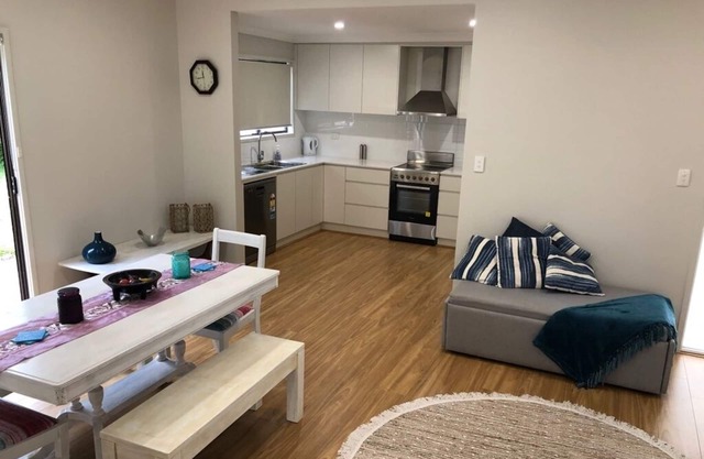 Relax and Unwind at peaceful Bundeena Retreat close to beaches and bushland