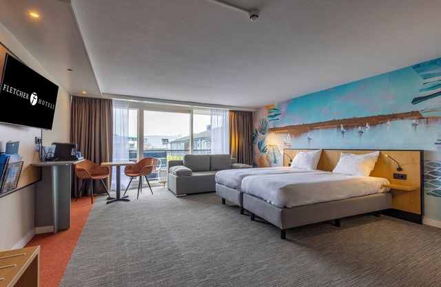 Relax at a Marina Hotel with Trails, Canoes and a Beautiful Restaurant View