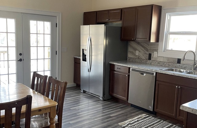 Relax at Cozy Oaks Cottage