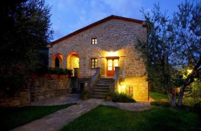 Relax at our Tuscan Villa near historic center