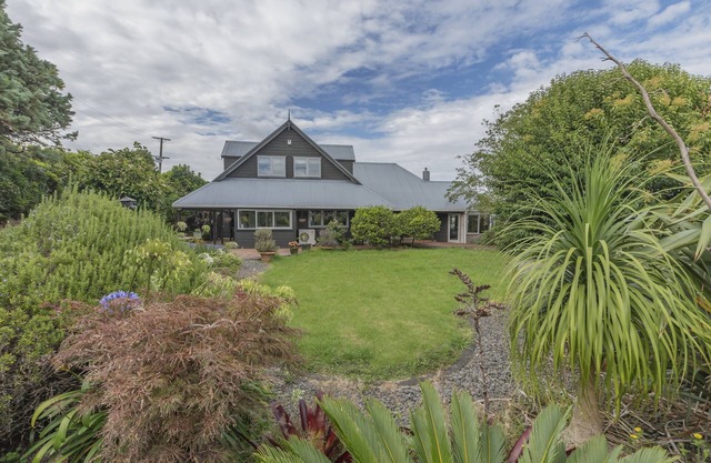 Relax at Redoubt - Auckland Holiday Home