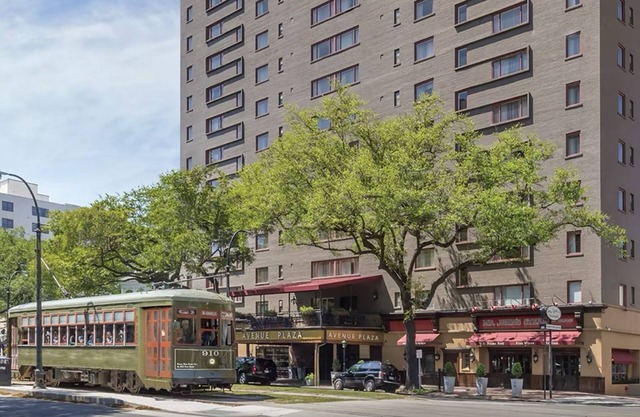 Relax & Enjoy NOLA in the Relatively Quiet Garden District in a 1-BD/1-BA Suite