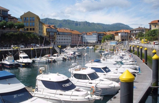 Relax in the center of Llanes and 50m from the beach.
