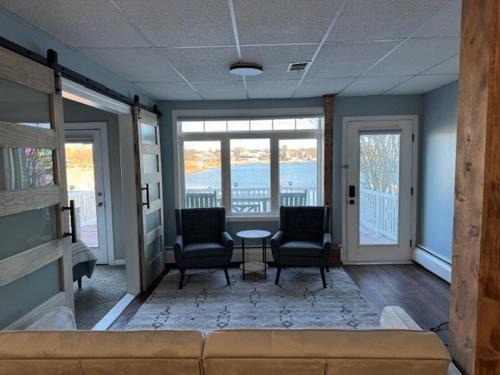 Relax on White Lake at Peninsula Point
