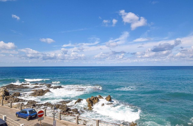 Relax to the full in this idyllic vacation home with pool.