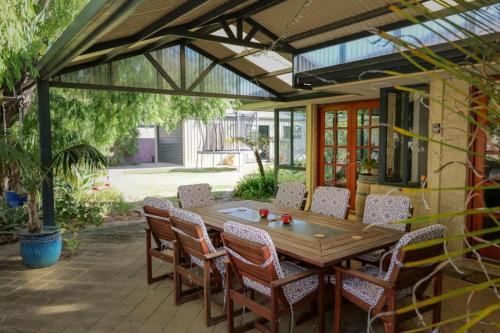 Relax to the Max - Pet Friendly Beach Retreat