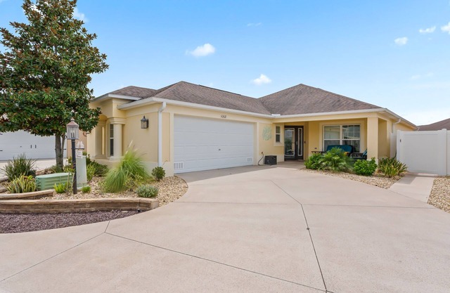 Relax & Unwind in This Charming 3/2 Courtyard Villa in Pine Ridge!