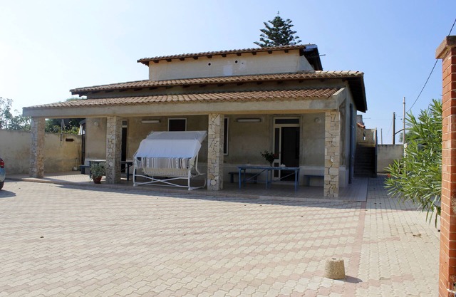 RELAXATION IN VILLA SARA IN THE COSTA DELL'AMBRA BEACH