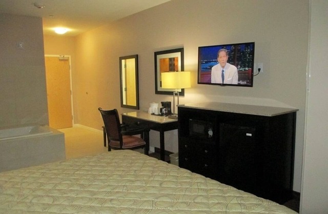Relaxed Getaway, Close to Major Malls & Movie Theaters