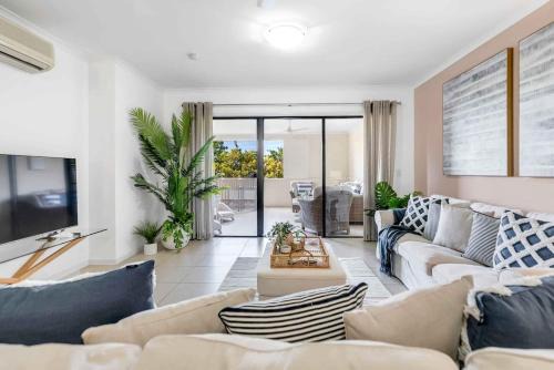 Relaxed Coastal Charm - A Stylish Resort-style Haven