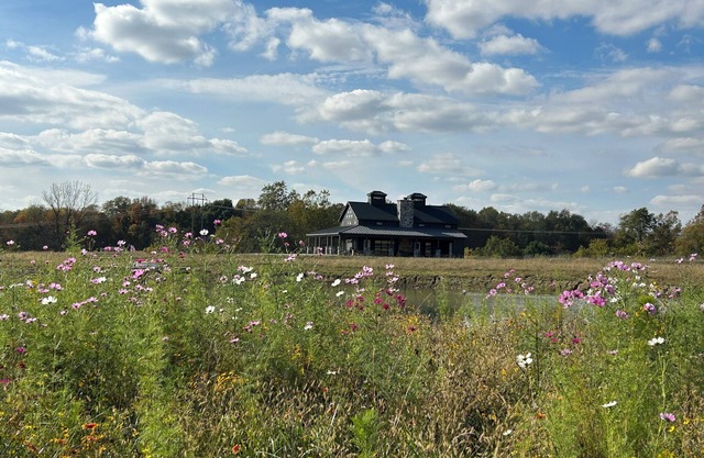 Relaxing 2-bedroom barndominium and farm with fishing pond in fabulous Granville