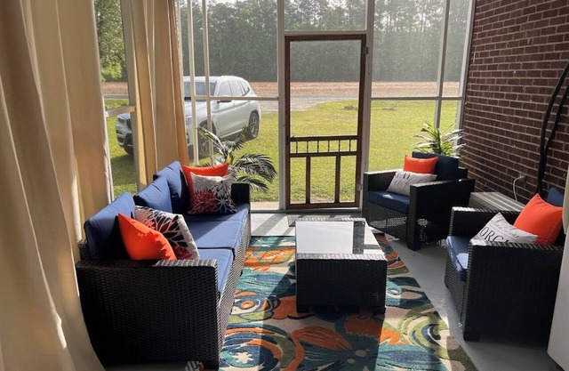 Relaxing 3-Bedroom Getaway in Peaceful Cades – Sleeps 8