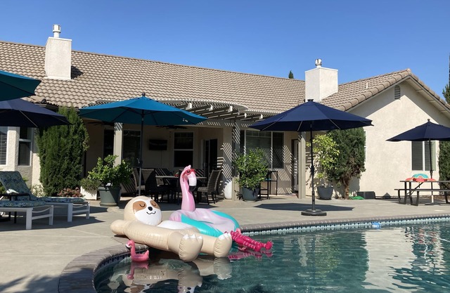 Relaxing and Inviting Home, 2 Prime Suites, seasonally heated pool on 2.5 acre.