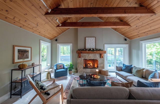 Relaxing Ann Arbor Stay — Sleeps 9, Hot Tub, Deck, and Gourmet Kitchen