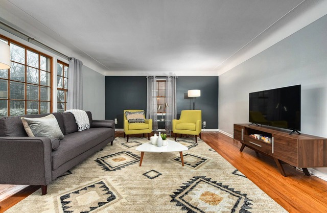 Relaxing Gem near Cleveland Clinic & Van Aiken District ~ Safe Neighborhood