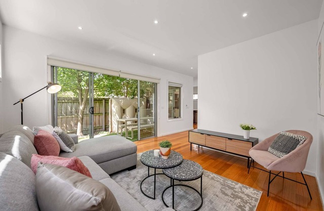 Relaxing Getaway Oasis with Patio in Charming Kew