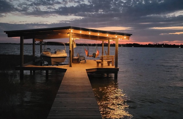 Relaxing Lake Retreat