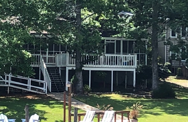 Relaxing lakefront Cabin on Lake Martin