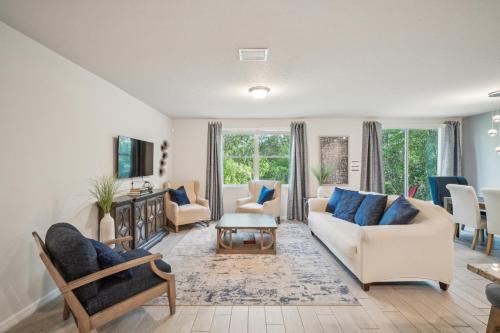 Relaxing Pet-Friendly Spring Hill Escape home