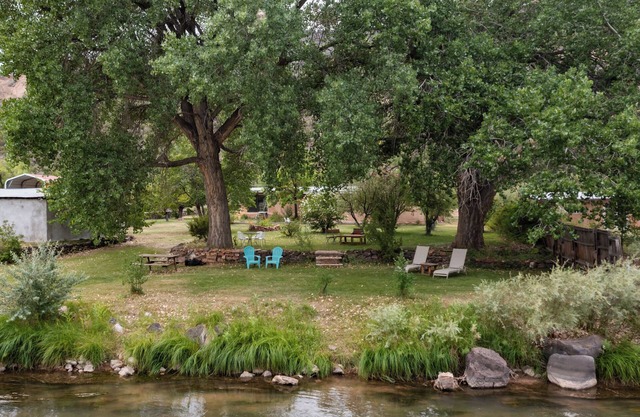 Relaxing Riverfront Taos Staycation, Pet Friendly!