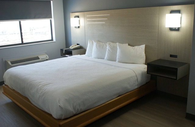 Relaxing Room Inn Room Near Interstate 40 and Close to Downtown